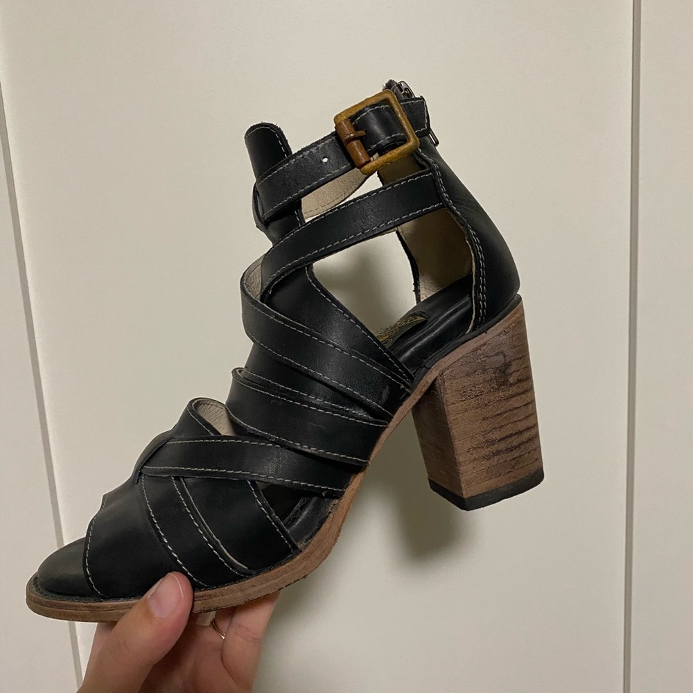 Freebird Claw Sandals